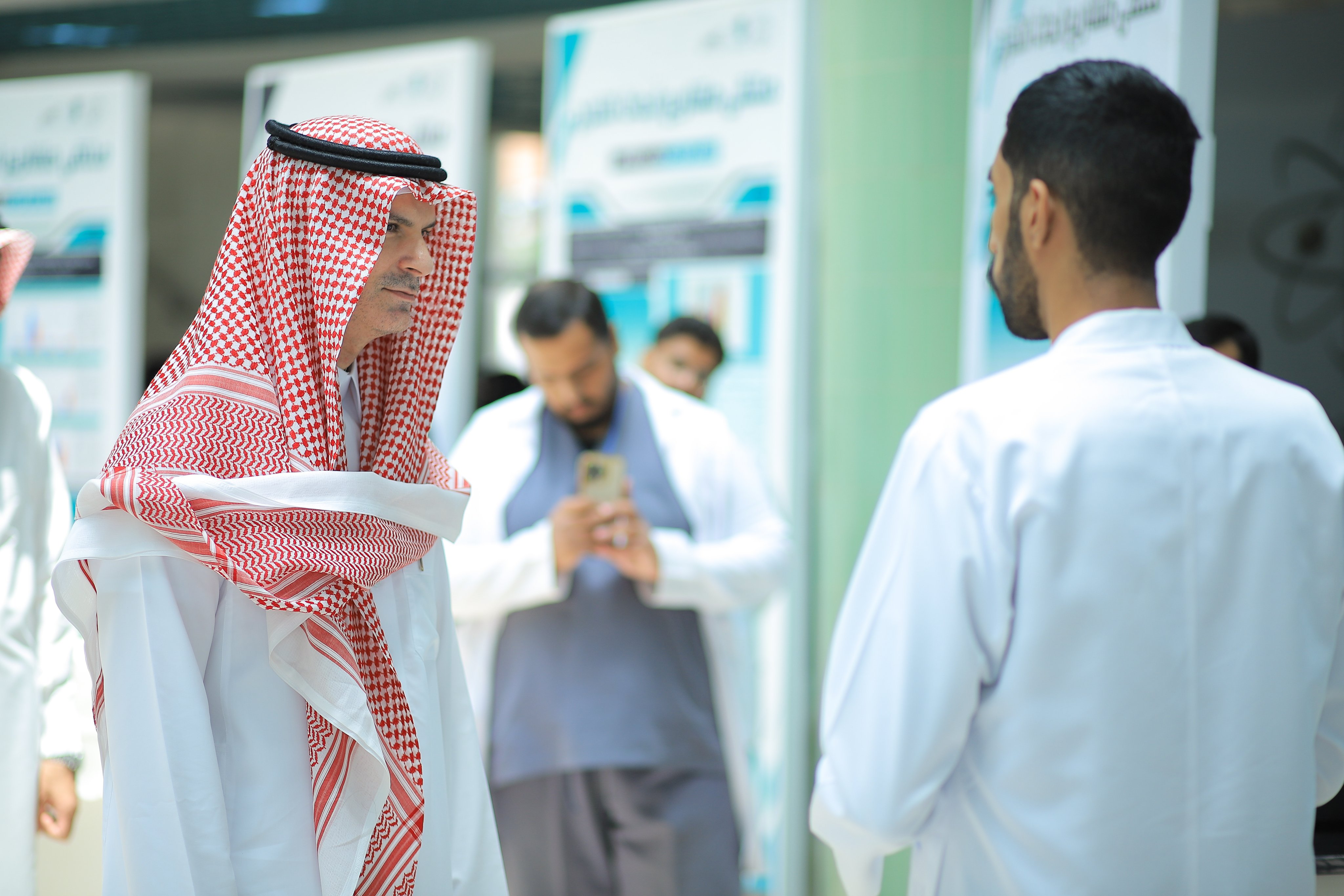 سعادة رئيس جامعة الجوف أ.د. محمد بن عبدالله الشايع يفتتح الملتقى العلمي و معرض الملصقات العلمية لمشاريع تخرج طلبة البكالوريوس بكلية العلوم الطبية التطبيقية